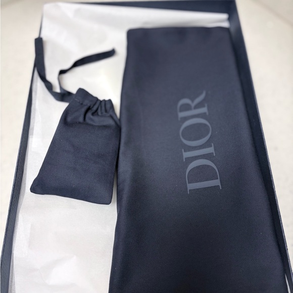 Dior Mile Sneaker
Gray Suede with Gray and Red Neoprene - Picture 7 of 8